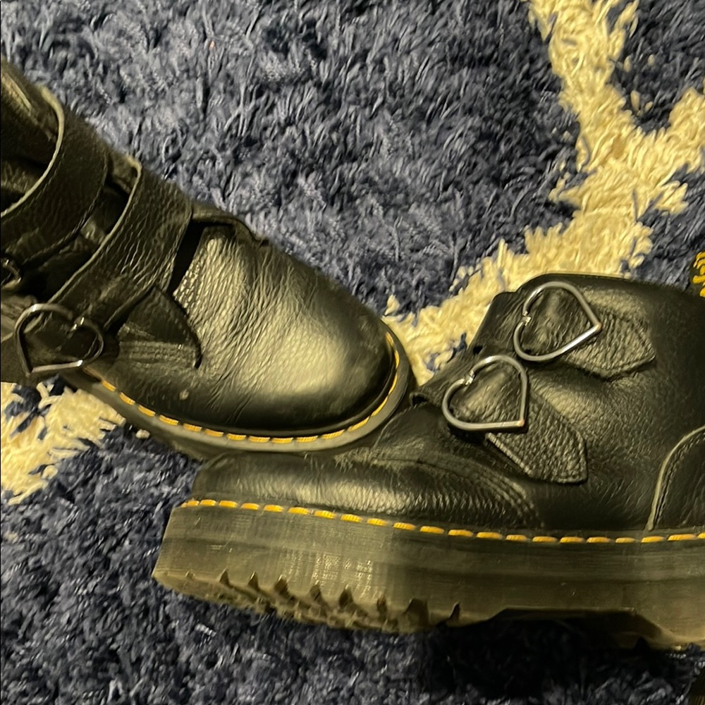 Doc martens devon heart